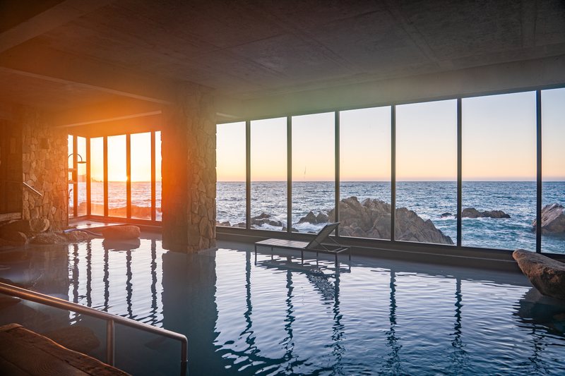 Piscina, luz de tarde