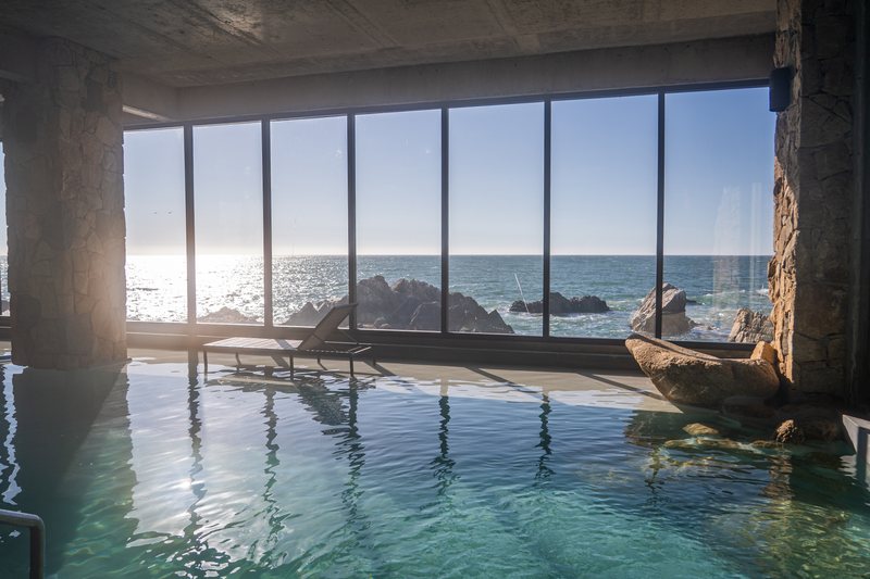 Piscina temperada — Radisson Concón