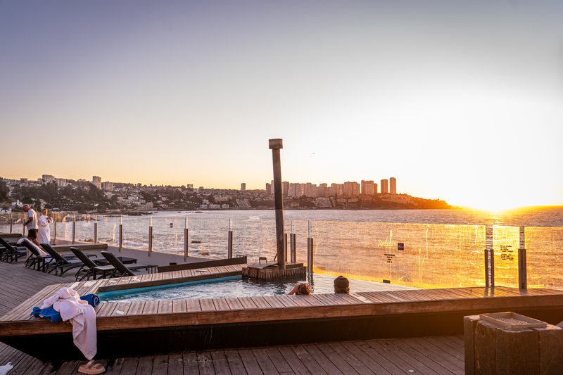Deck al atardecer — Radisson Concón