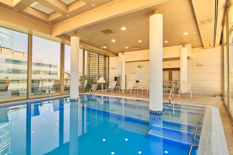 Piscina temperada — Plaza El Bosque Ebro